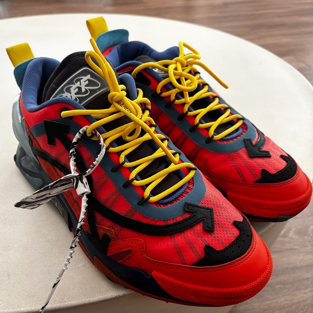 Off-White c/o Virgil Abloh